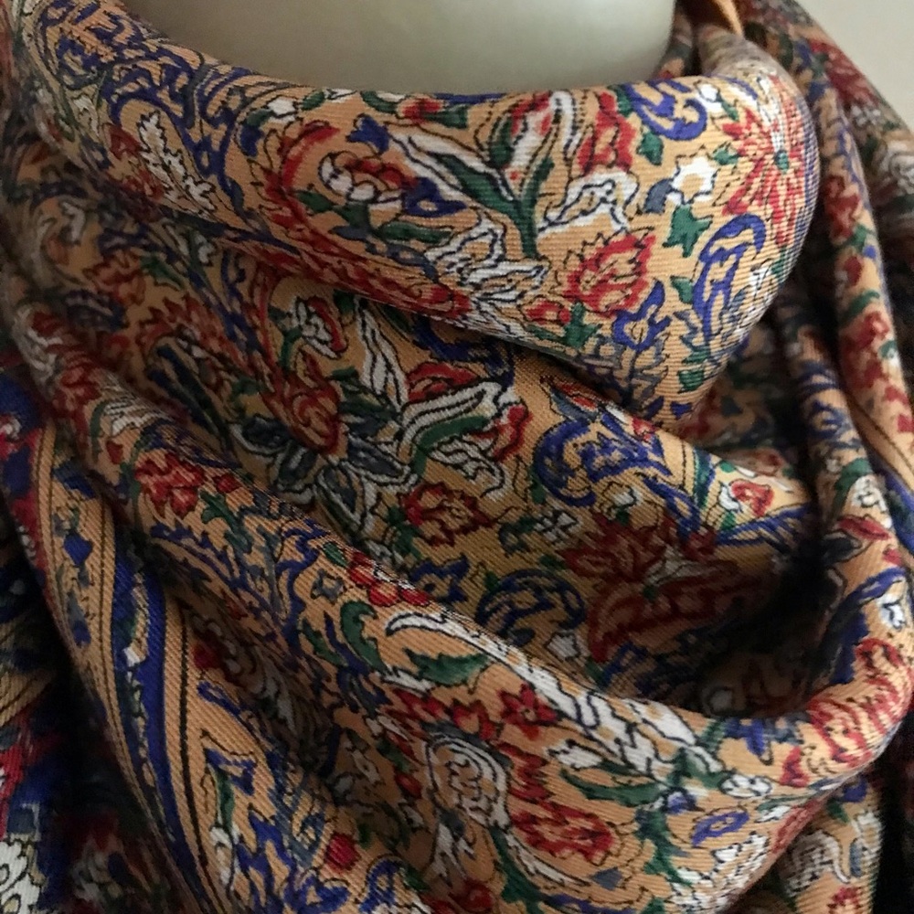 Vintage CLASSIC silk scarf. Rich colours